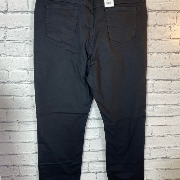 Wrangler Authentics Mens Black Relaxed Fit Straight Leg Jeans Size 42x36 NWT - Picture 5 of 8